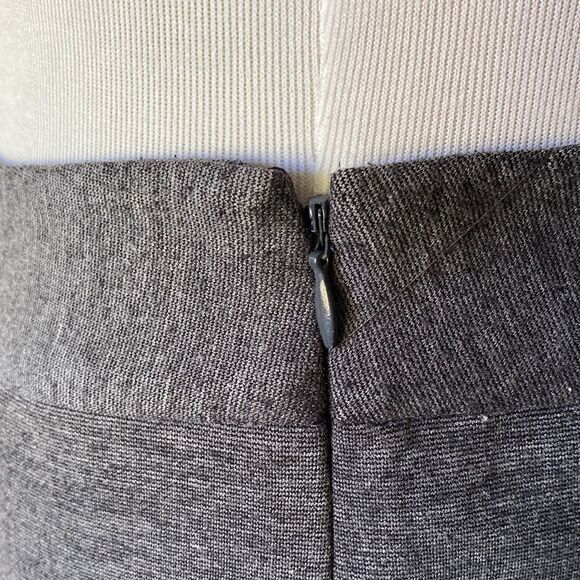 BCBG MAXAZRIA Gray Jersey Knit Pleated Lined Cutout Skirt Sz 2 - Picture 5 of 10